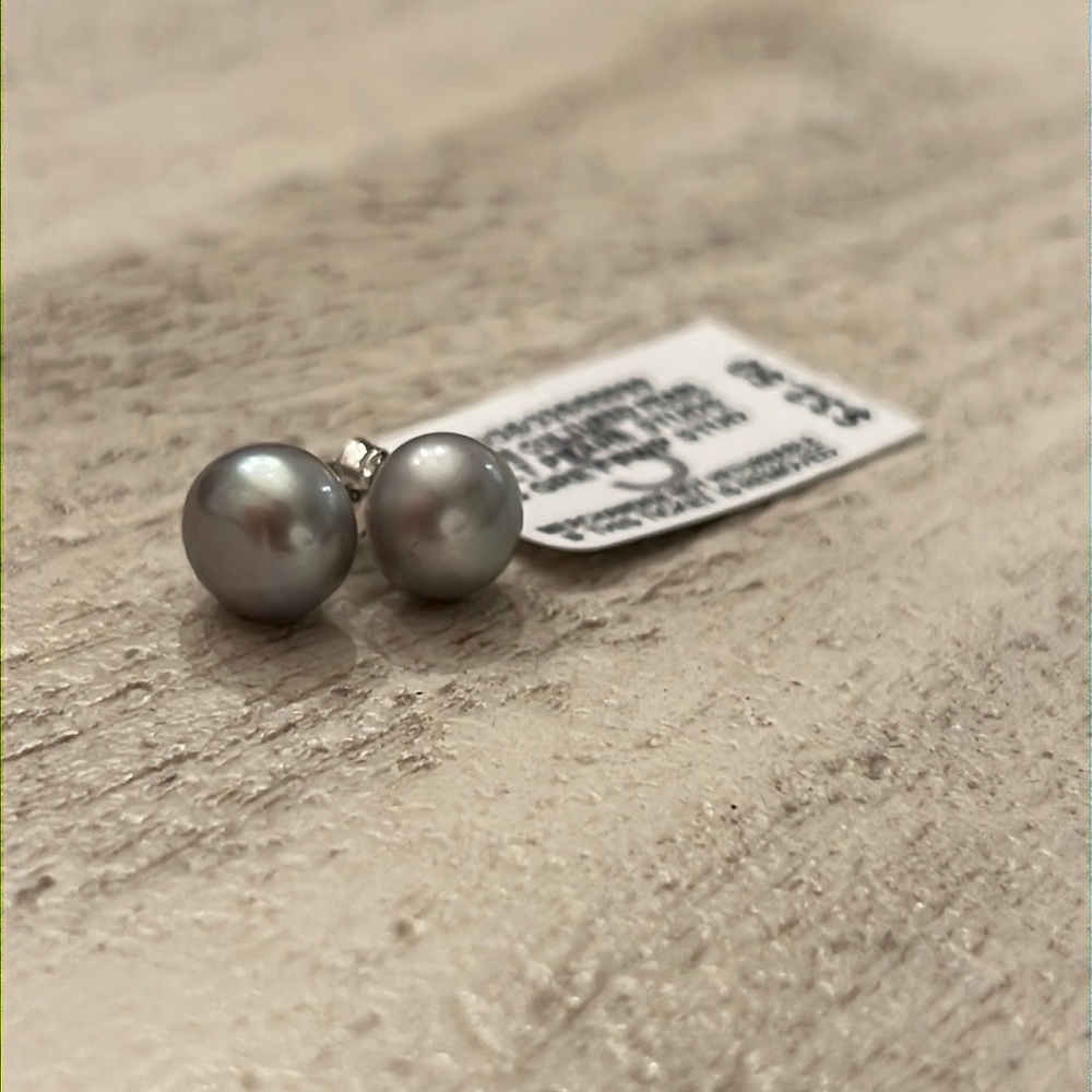 *FREE SHIP* Cultured Grey pearl earrings